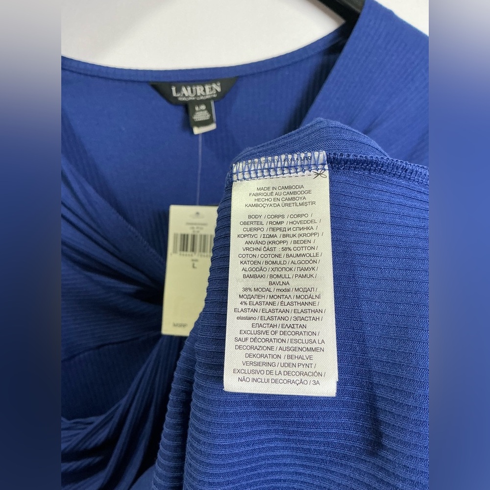 Ralph Lauren Blue V-neck
Elbow sleeves
Twist-front overlay Fitted Blouse Lg New - Picture 5 of 5